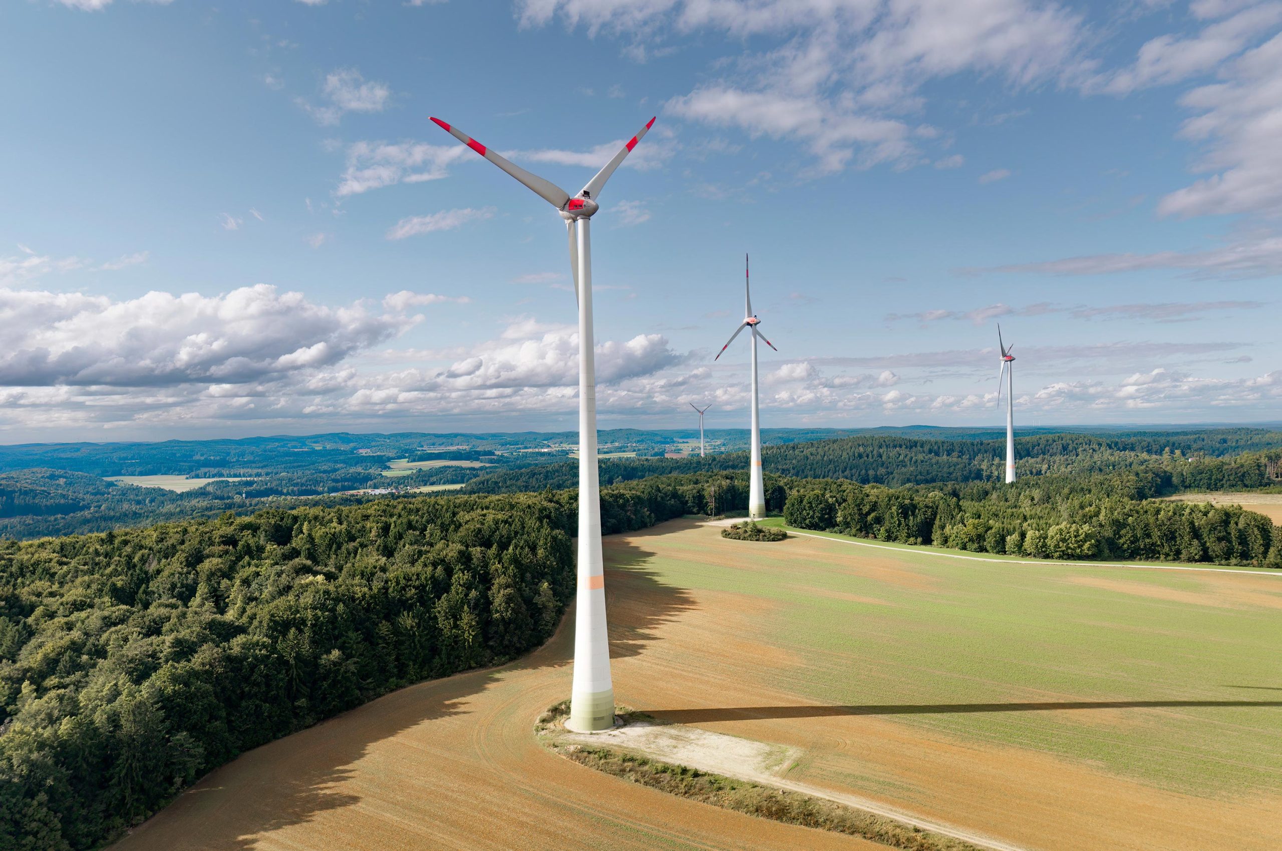 Luftaufnahme des Perigus-Windpark Granswang im Landkreis Regensburg